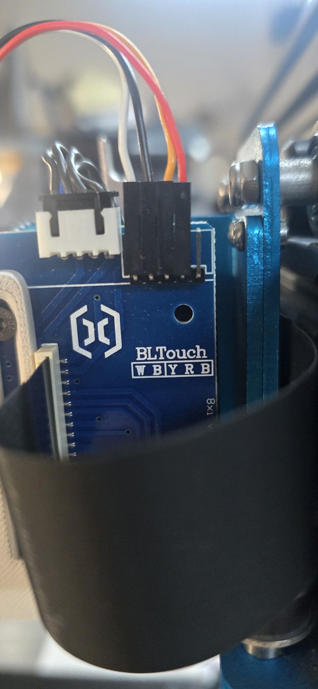ABL de Artillery conectado con el alargador de AntClabs: conector Dupont de 5 pines enchufado en el header BLTouch de la placa del extrusor