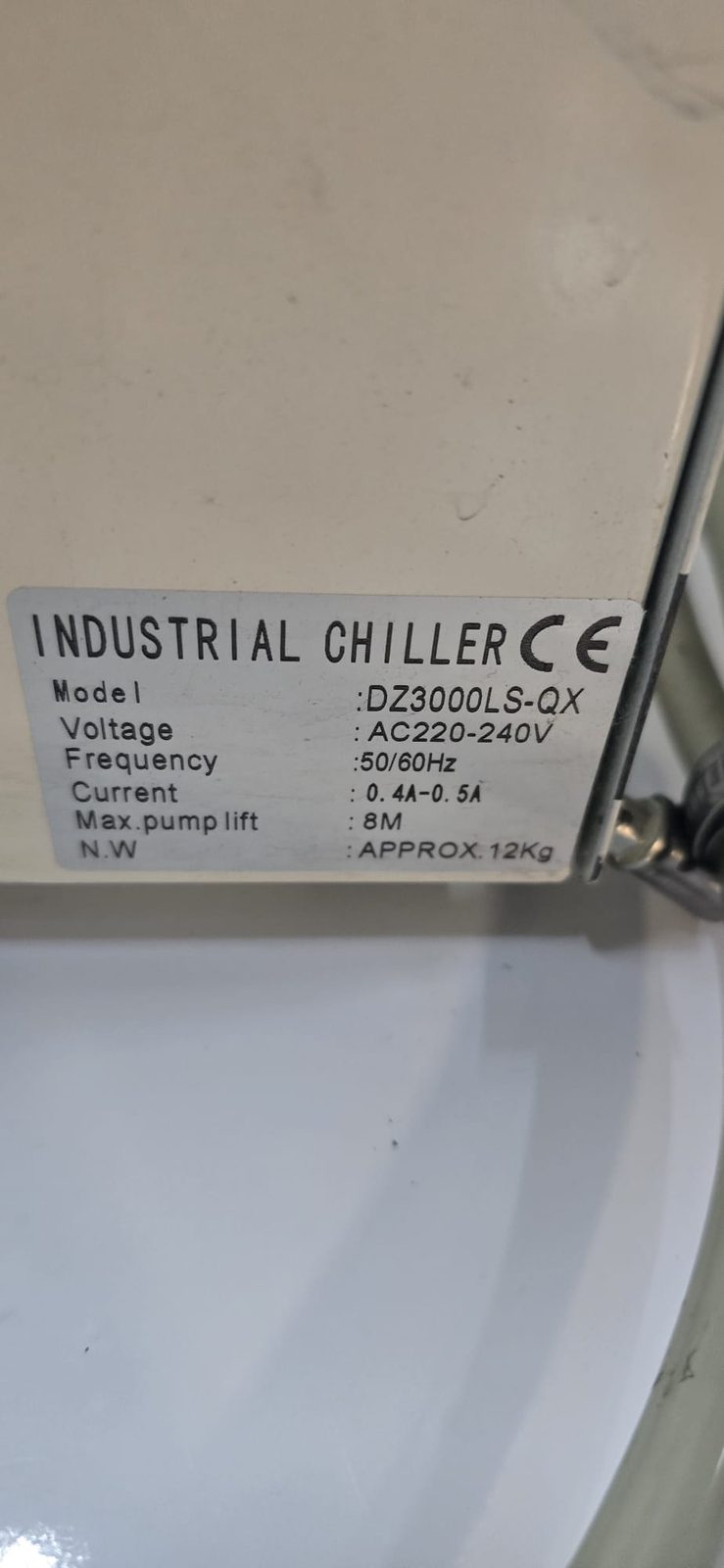 Etiqueta del chiller industrial modelo DZ3000LS-QX